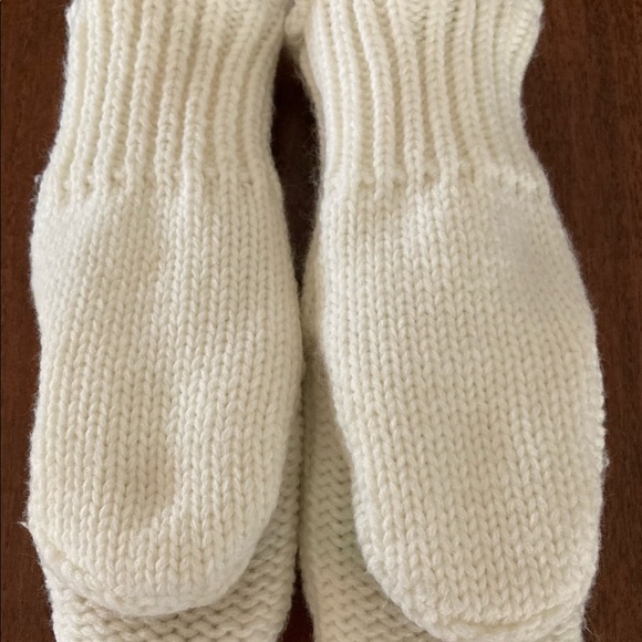 Mittens - Picture 5 of 6